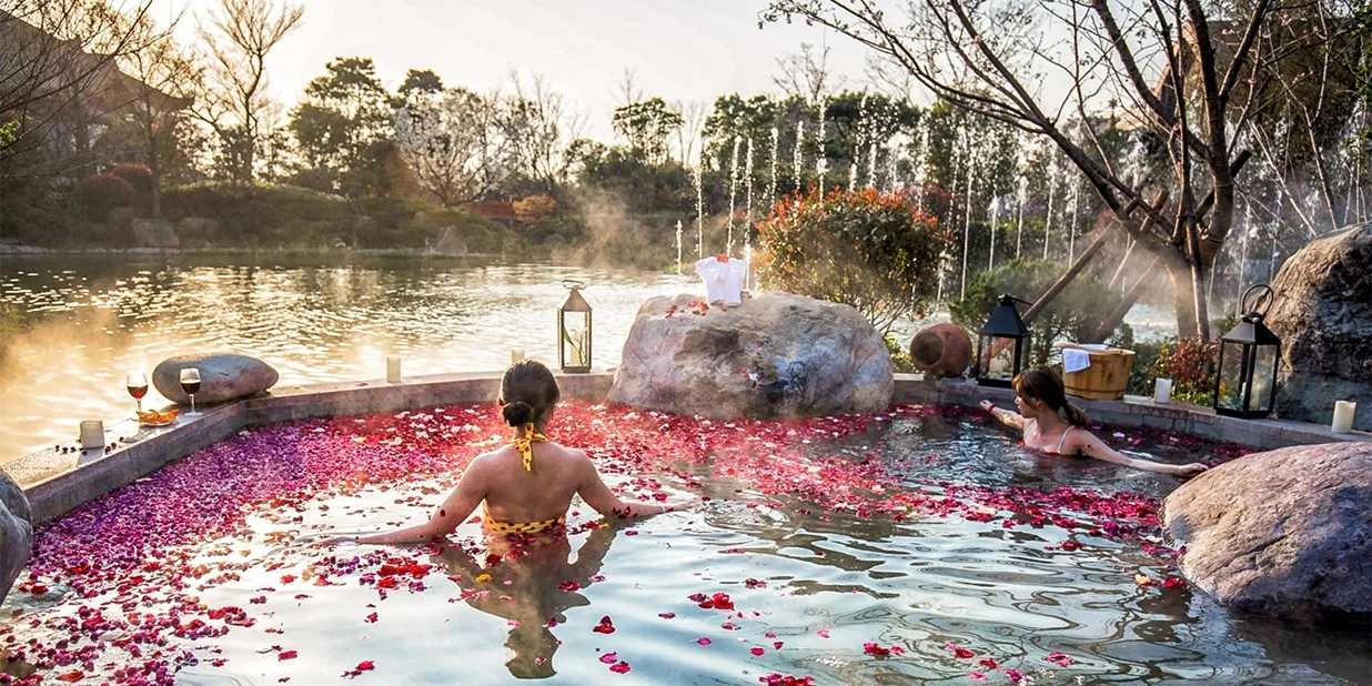 芒果视频碳酸氢钠型天然温泉水质展示